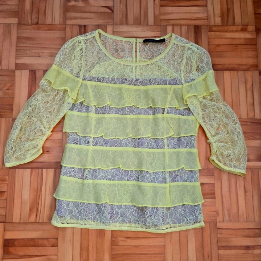 BCBG Yellow top.Size XS